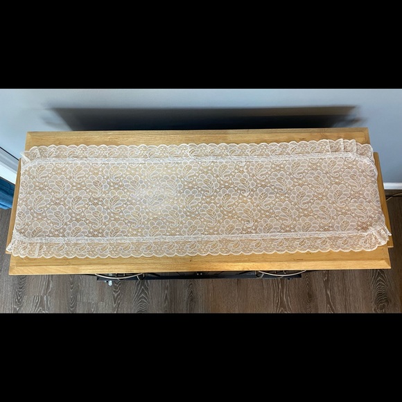 Lot of 12 vintage doilies various sizes and shapes - Picture 6 of 8